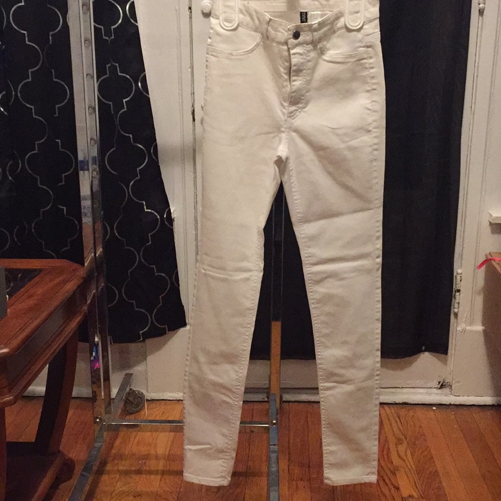 NEW DIVIDED WHITE PANT SIZE 6 TALL